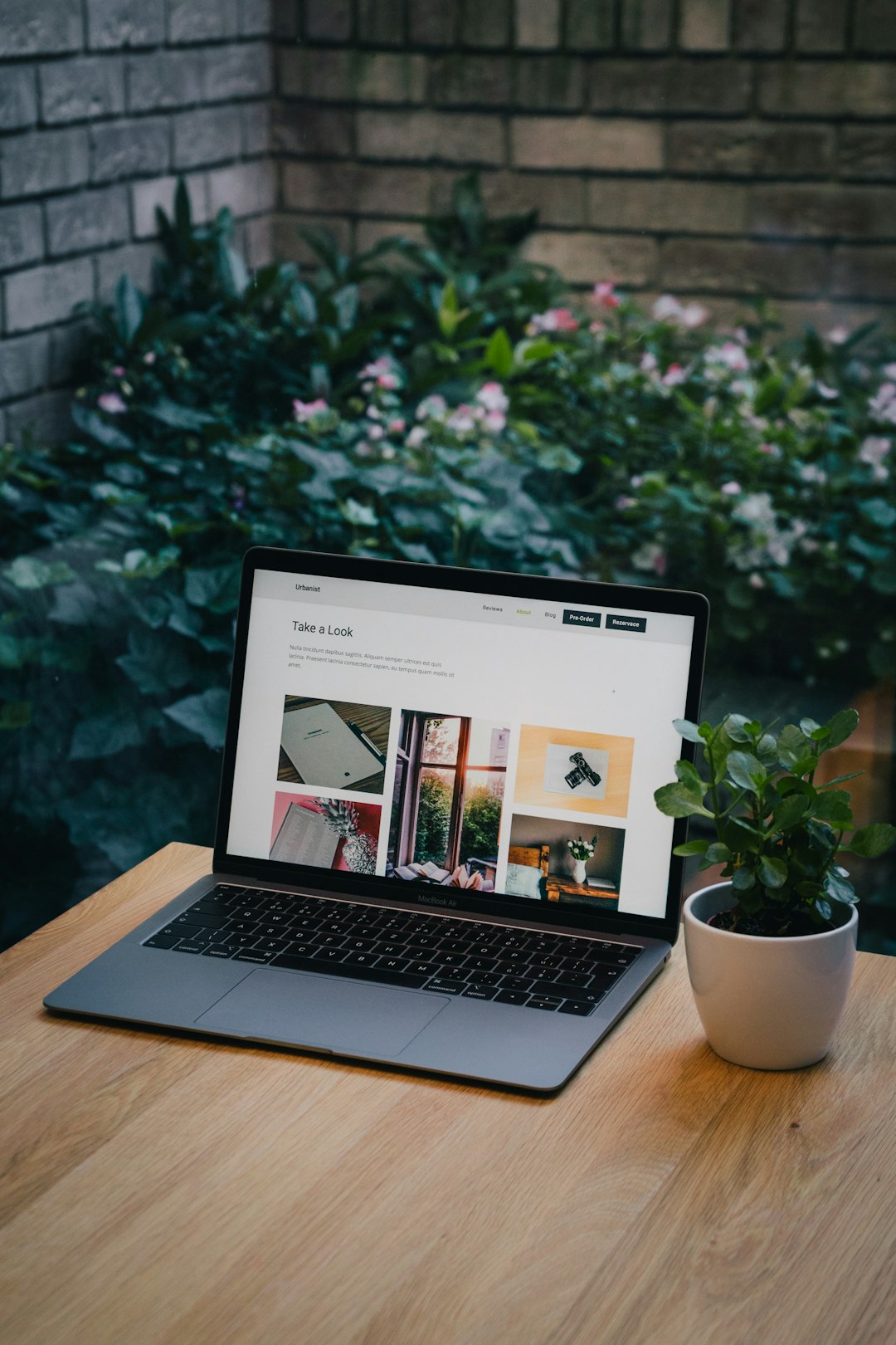 Present yourself as a professional with your new website. Build your own website on solidpixels.